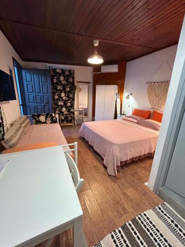 Postel nebo postele na pokoji v ubytování Sofia Skyros