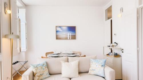 Stylish Alfama Apartment | River Views by the Sé