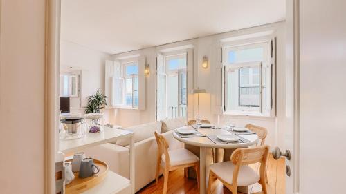 Stylish Alfama Apartment | River Views by the Sé