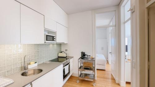 Stylish Alfama Apartment | River Views by the Sé