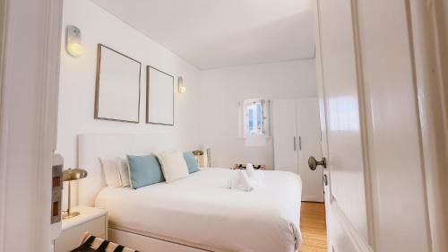 Stylish Alfama Apartment | River Views by the Sé