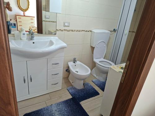 a bathroom with a sink and a toilet at Casa mariano in Marconia