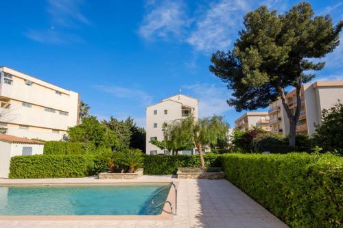 Accommodation with terrace and pool Sainte-Maxime