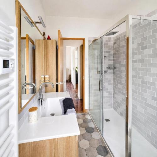 a bathroom with a sink and a shower at Le Jeu de Paume - Bail Partner in Mailly-le-Château