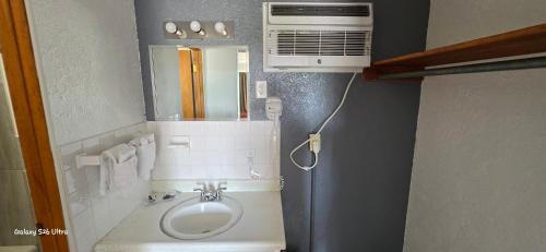a small bathroom with a sink and a toilet at Best Nights Inn - Sparta in Sparta