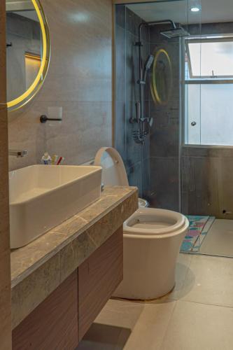 a bathroom with a sink and a toilet at Casita Vera Style in Tarija