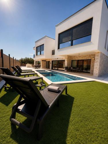 Villa Just be Alive, Sea View, Pool, Gym & Jacuzzi
