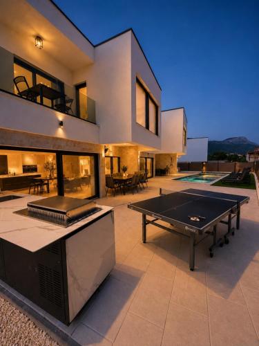 Villa Just be Alive, Sea View, Pool, Gym & Jacuzzi