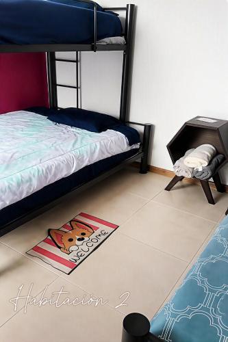 a bedroom with a bunk bed and a rug at Un pequeño paraíso en Malinalco in Malinalco