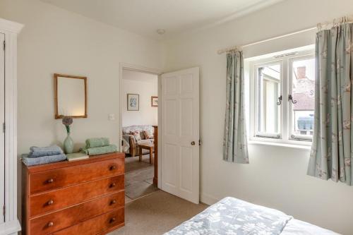 a bedroom with a dresser and a mirror at 2 Bed in Warminster oc-52105 in West Knoyle