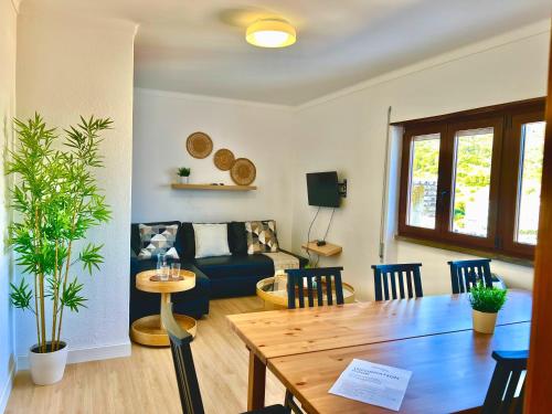 Ocean Sesimbra - Seaview Apartment Just a 5-Minute Walk to the Beach