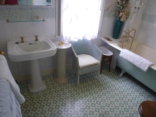 Manor Cottage Bed and Breakfast – Photos 4
