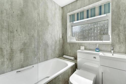 a bathroom with a tub and a toilet and a sink at 4 Bed in Ambleside oc-lr120 in Ambleside