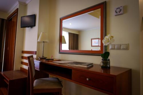 Televisyen dan/atau pusat hiburan di Hotel Camoes