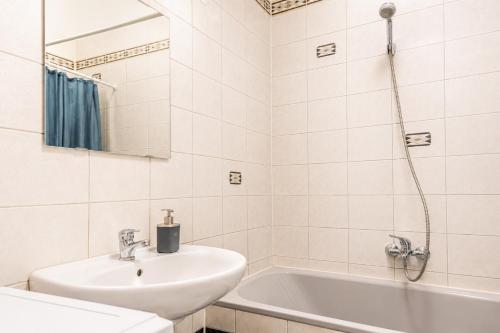 Comfortable 2BR Apartment Near Burggasse