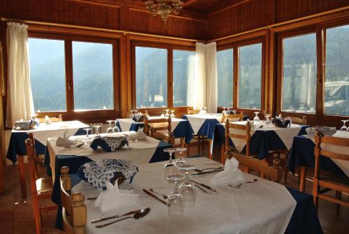 Restaurace v ubytování Albergo Stella Alpina