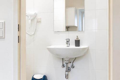 Spacious & Elegant 2BR Apartment Near Wiener Stadthalle