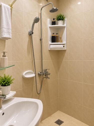 a bathroom with a shower and a sink at اويسس Oasis in Jeddah