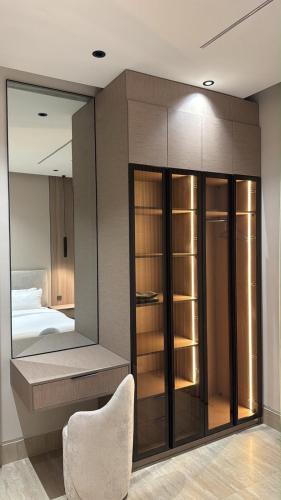 a bedroom with a mirror and a bed at Advantage Residence in Medina