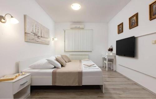 Stunning Home In Mastrinka