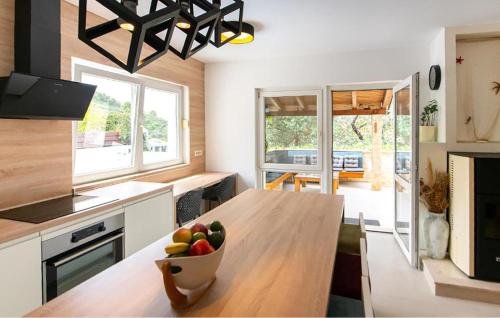 Stunning Home In Mastrinka