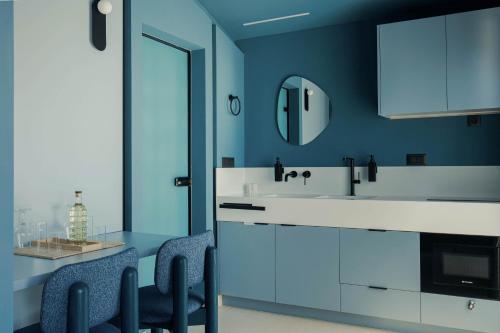 Blue cozy apartment in city center