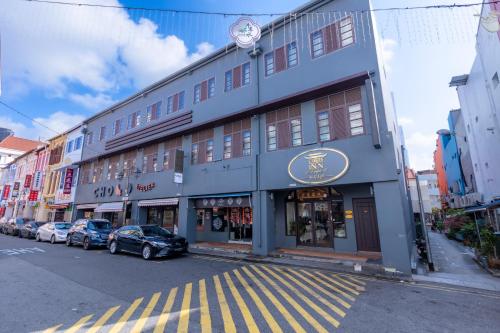 a building on a street with cars parked in front of it at iNN at Temple St by Q Loft Newly Renovated in Singapore