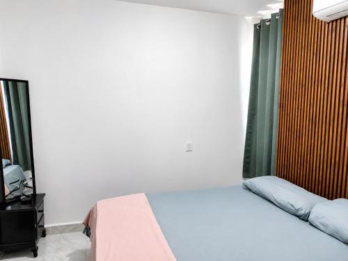 a bedroom with a bed and a window at Departamentos Aurora in Tuxtla Gutiérrez