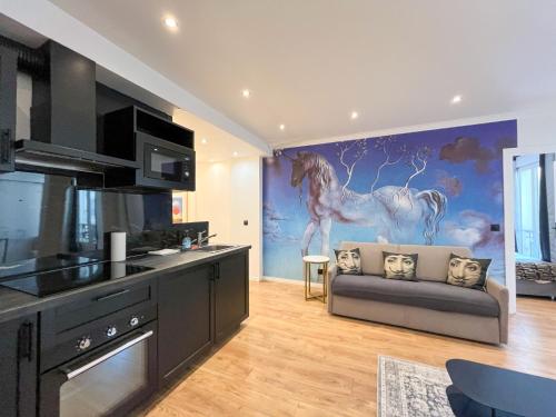UrbanFlat 105 - Large Apartment in Paris Haussmann Opera