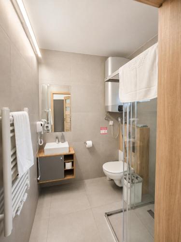 a bathroom with a toilet and a sink at Sunrise Marina Domki Mielno- Ferienhaus in Mielenko