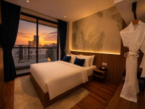 a bedroom with a bed and a large window at One Studio Suite by PSH in Krong Poi Pet