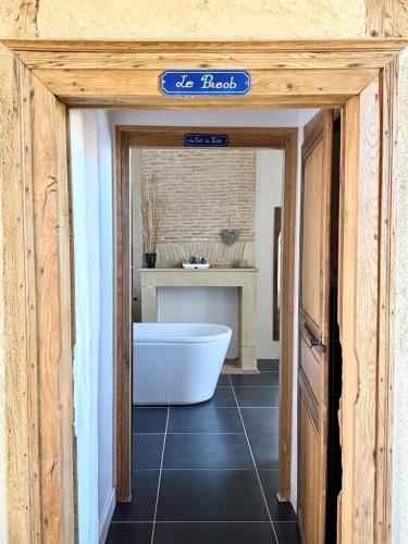 a bathroom with a tub and a toilet in a room at La maison de villars in Pressac
