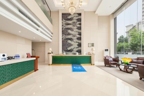 a lobby of a clinic with a green counter at Shanghai Metropark Jichen Hotel in Shanghai
