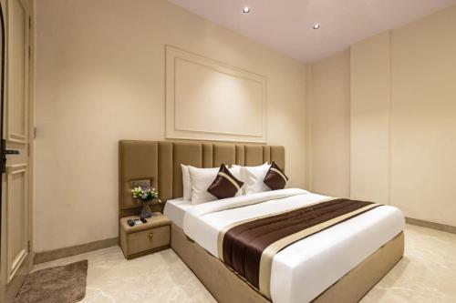 a bedroom with a large bed in a room at Hotel Grand Elite- Ghaziabad in Ghaziabad