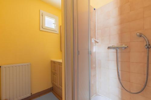 a bathroom with a shower and a sink at Duplex N°5 - Résidence Balnéaire in Le Port-des-Barques