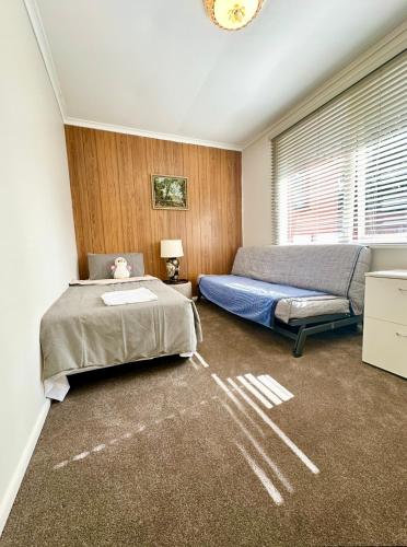 a bedroom with two beds and a window at Jalynn homestay in Glen Waverley