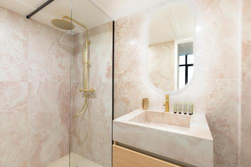 Luxury Apartment with AC in Paris City Center