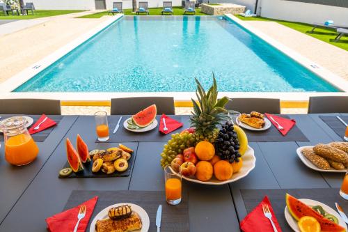 Villa Lion Beach - Moderna com Piscina Aquecível e BBQ