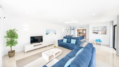 Villa Lion Beach - Moderna com Piscina Aquecível e BBQ