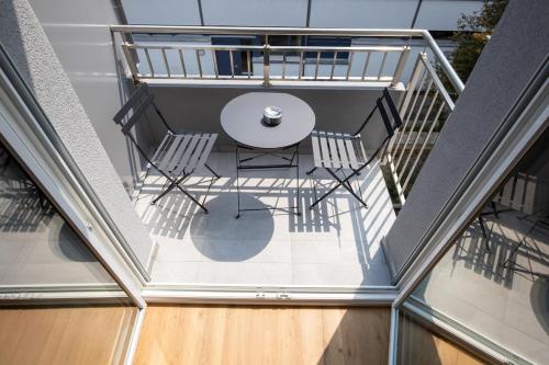 Bright Newly Renovated Apartment with Balcony - Special WHITE RABBIT 21 Apartment, Basel, up to 6 guests