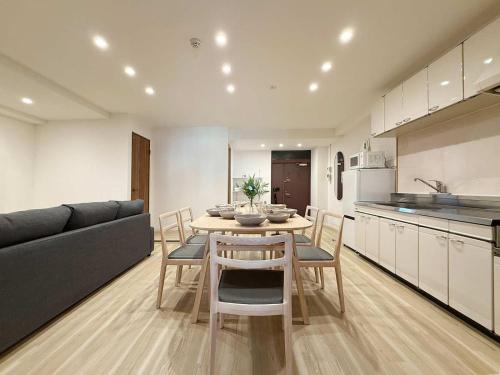 Tokaichi BLD by b hotel - 2BR Apt with Kitchen near Peace Park Walk to Tram