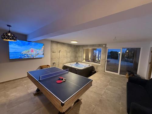 Dragon Paradise - Sea View, Jacuzzi & Sauna