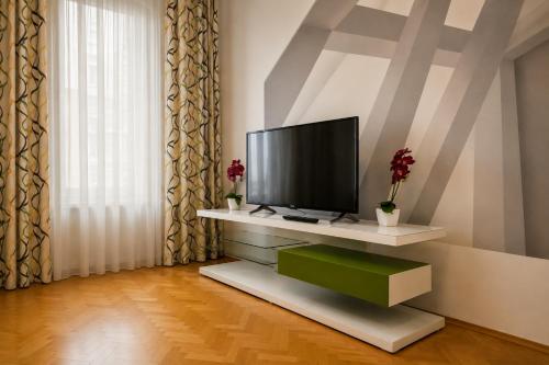 2 Bedroom Apartment for 6 near Augarten, Donaukanal & U2 Taborstraße