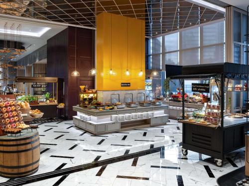 a store with aasteryasteryasteryasteryasteryasteryasteryasteryasteryasteryasteryastery at Mercure Bangkok Sukhumvit 24 in Bangkok