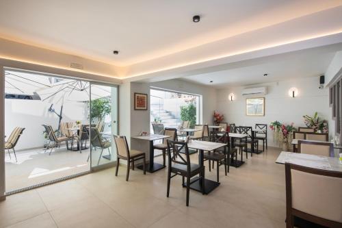 Leonidas Hotel & Apartments