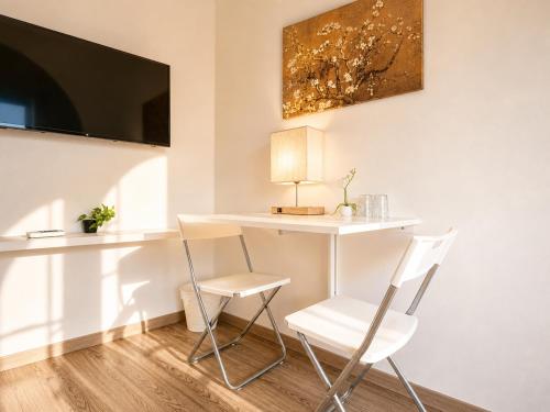 10-Min Walk to Hauptbahnhof, Cozy Private Rooms with AC, TV & WIFI
