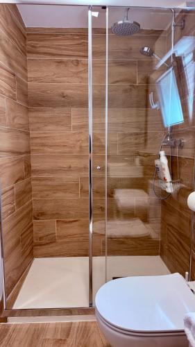 a shower stall with a toilet in a bathroom at Catapeixe Holiday Apartments in Redondela