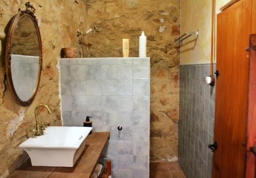 a bathroom with a sink and a mirror at Casa rural Más La Torreta con vistas al Pla de Vistabella cerca del Peñagolosa Pet Friendly niños gratis in Vistabella del Maestrazgo