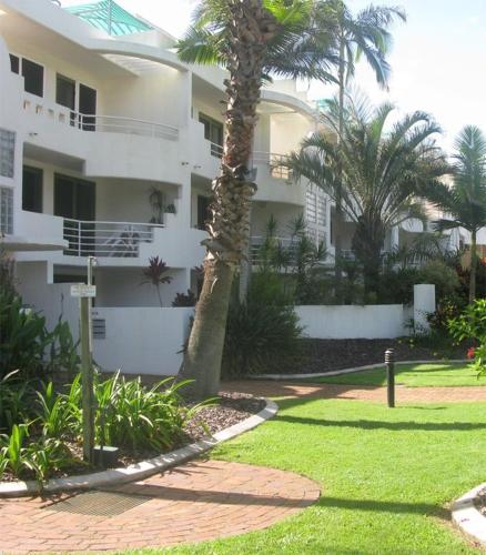 Taman di luar Camargue Beachfront Apartments