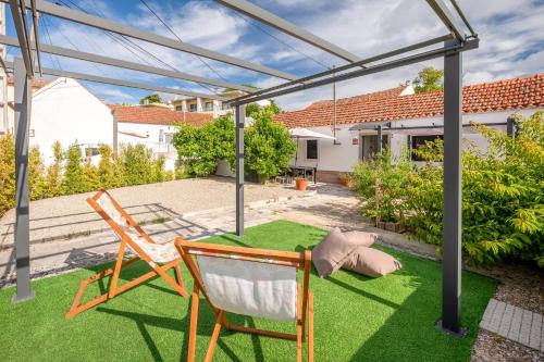 GuestReady - Quaint house with Patio